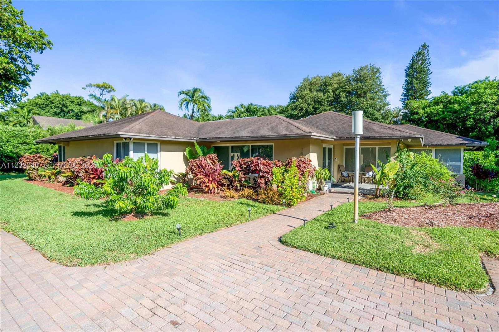 7544 Southwest 78th Terrace Miami, FL 33143 - Photo 59 of 60 a view of a garden with a patio