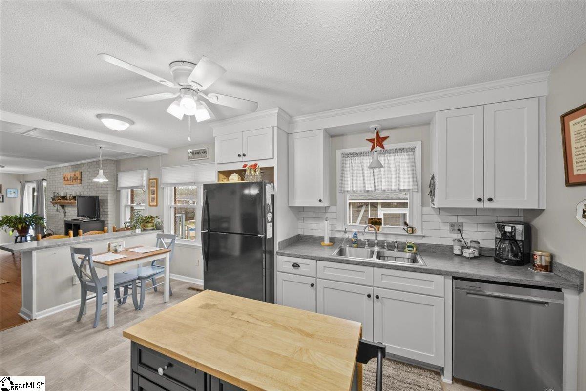 402 Tiffany Drive Anderson, SC 29625 - Photo 3 of 35