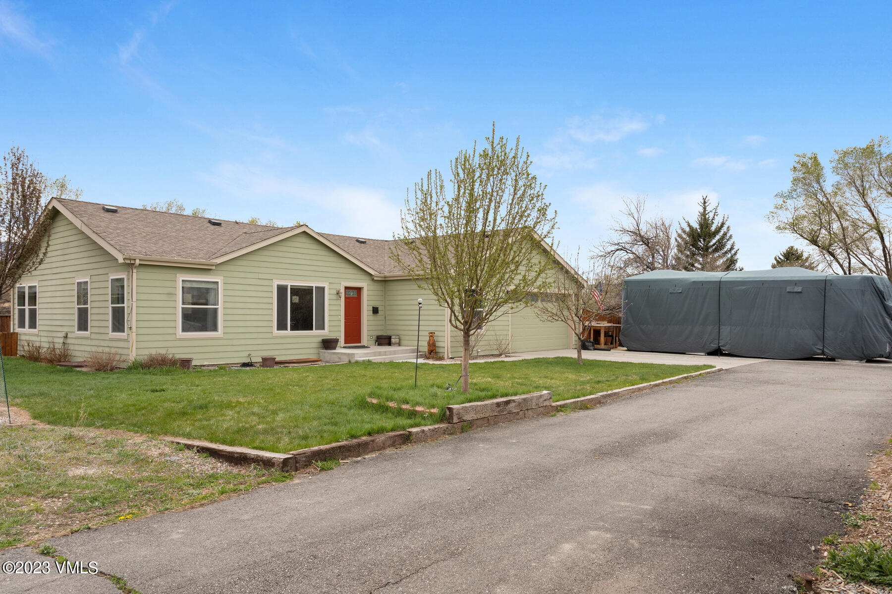376 Blacksmith Road Eagle, CO 81631 - Photo 2 of 32 a view of a yard in front of a house with a large tree