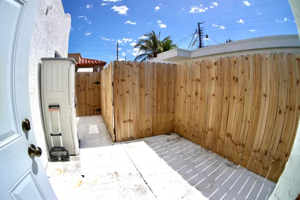 $2,995 | 620 Winters Street, West Palm Beach, FL 33405