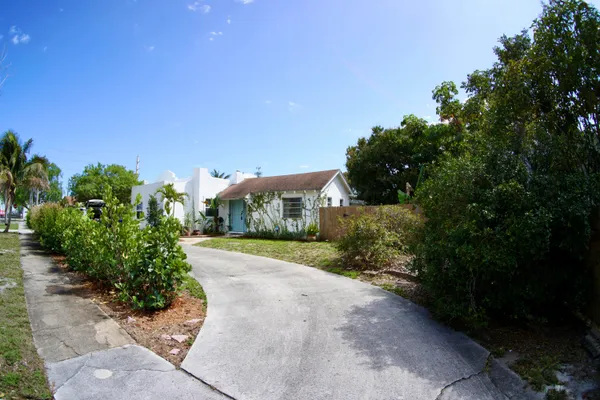 $2,995 | 620 Winters Street, West Palm Beach, FL 33405