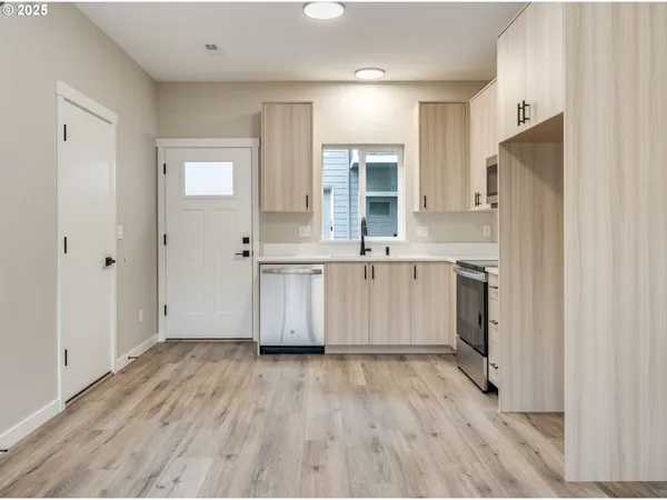 $285,000 | 14372 Southeast Knight Street, Portland, OR 97236