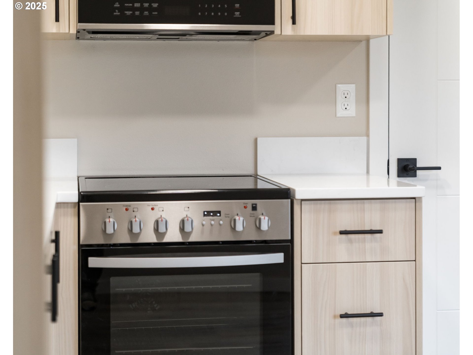 14372 Southeast Knight Street Portland, OR 97236 - Photo 5 of 20