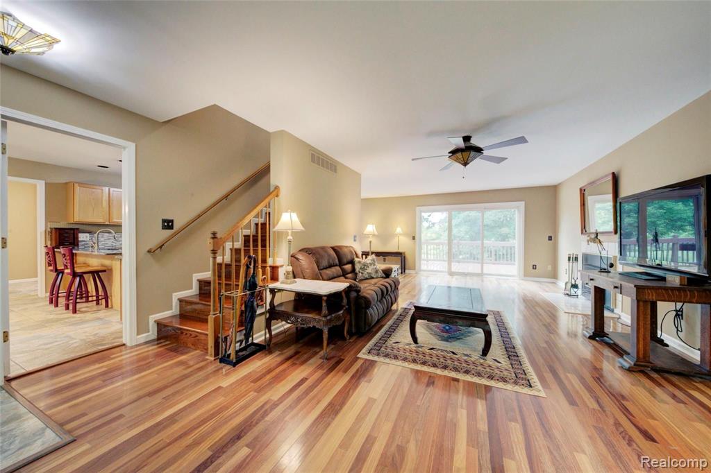 8164 Rattalee Lake Road Clarkston, MI 48348 - Photo 14 of 96