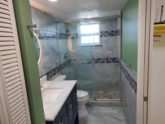 a view of a yard with plants