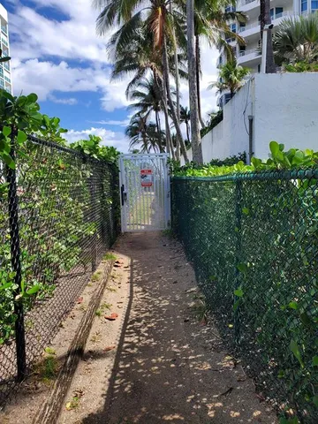 $295,000 | 1481 South Ocean Boulevard, Unit 308, Lauderdale-by-the-Sea, FL 33062