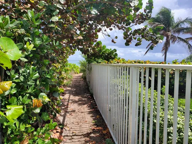 $295,000 | 1481 South Ocean Boulevard, Unit 308, Lauderdale-by-the-Sea, FL 33062