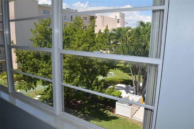 $295,000 | 1481 South Ocean Boulevard, Unit 308, Lauderdale-by-the-Sea, FL 33062