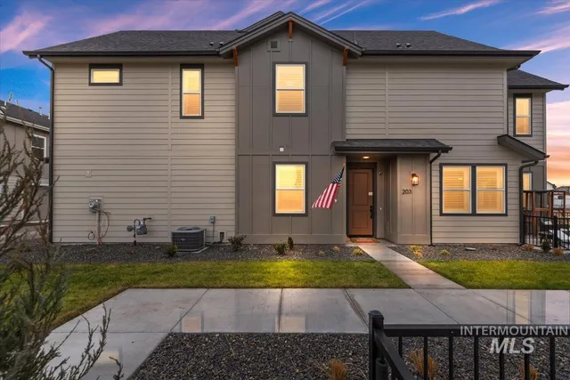 $450,000 | 203 South Koyukuk Avenue, Star, ID 83669