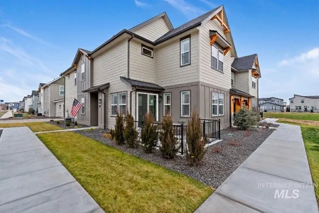 $450,000 | 203 South Koyukuk Avenue, Star, ID 83669