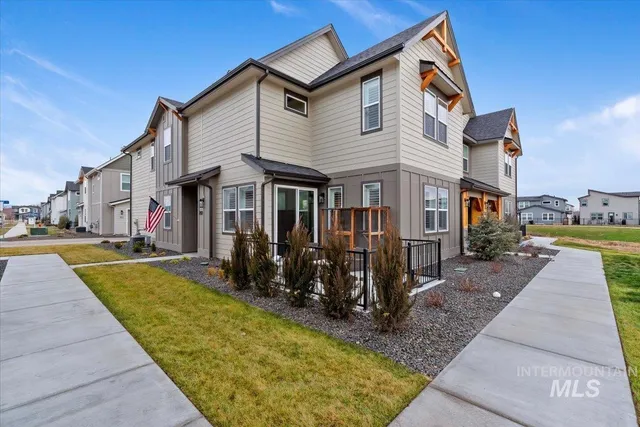 $450,000 | 203 South Koyukuk Avenue, Star, ID 83669