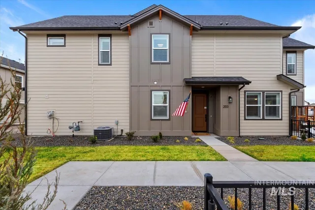 $450,000 | 203 South Koyukuk Avenue, Star, ID 83669