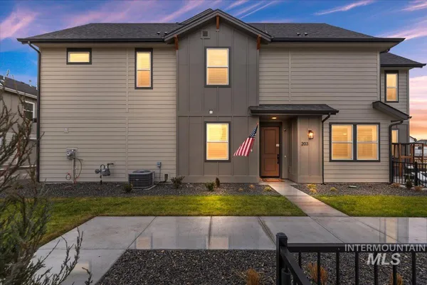 $450,000 | 203 South Koyukuk Avenue, Star, ID 83669