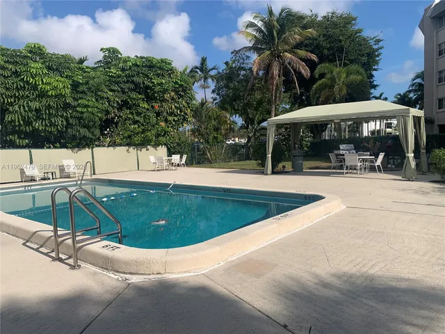 $199,995 | 505 Spencer Drive, Unit 101, West Palm Beach, FL 33409