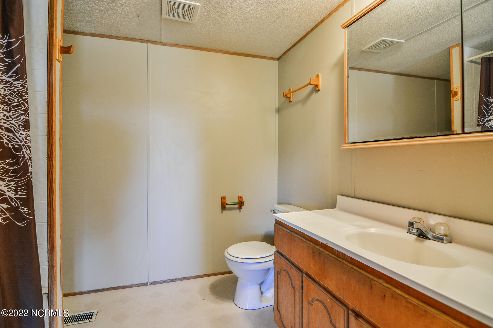 141 Wilson Road Fremont, NC 27830 - Photo 20 of 24 141-MasterBath