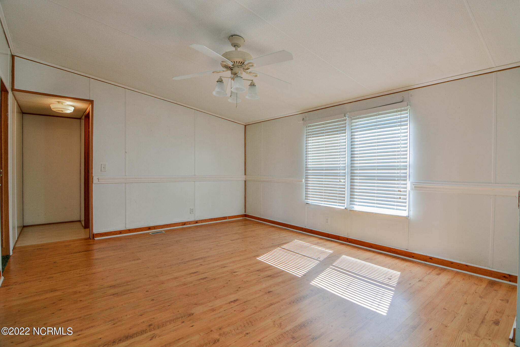 141 Wilson Road Fremont, NC 27830 - Photo 8 of 24 141-LivingRm