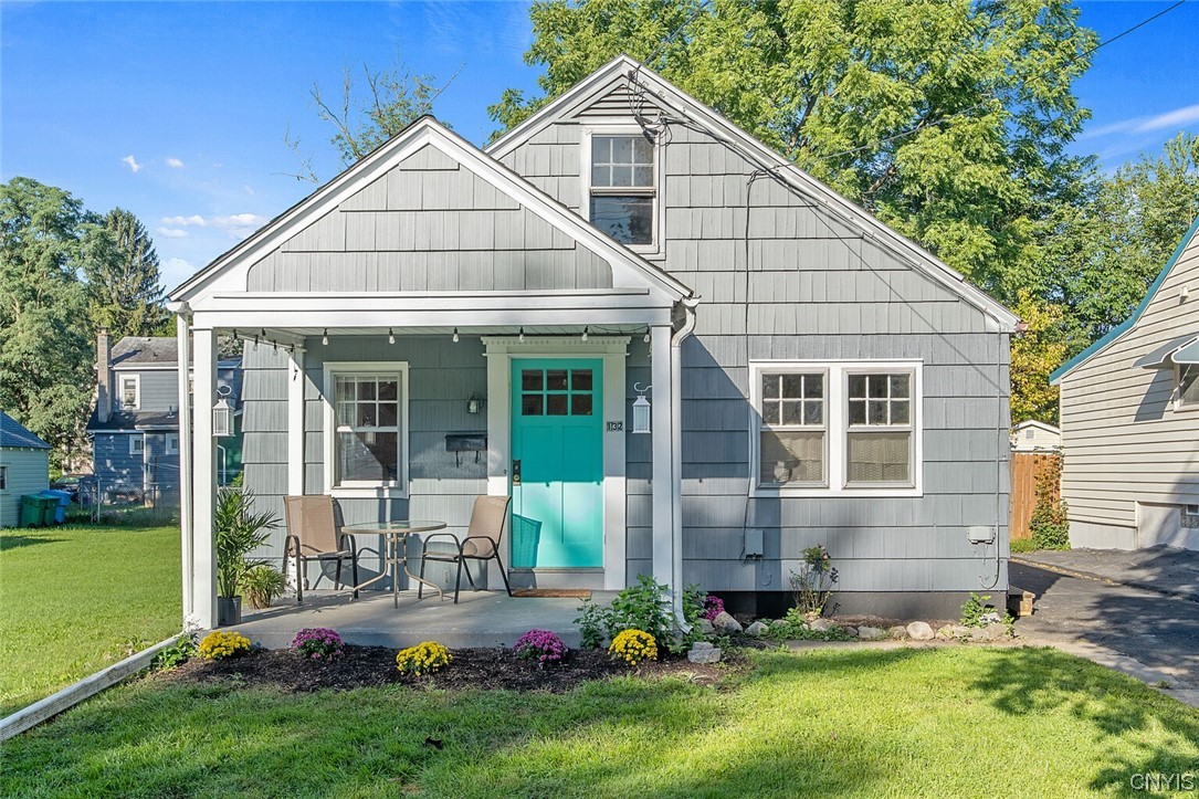Check that curb appeal on this cute Bungalow in th