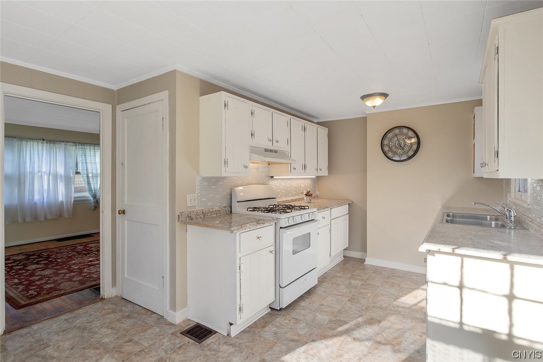 132 Ruth Avenue Syracuse, NY 13210 - Photo 11 of 36