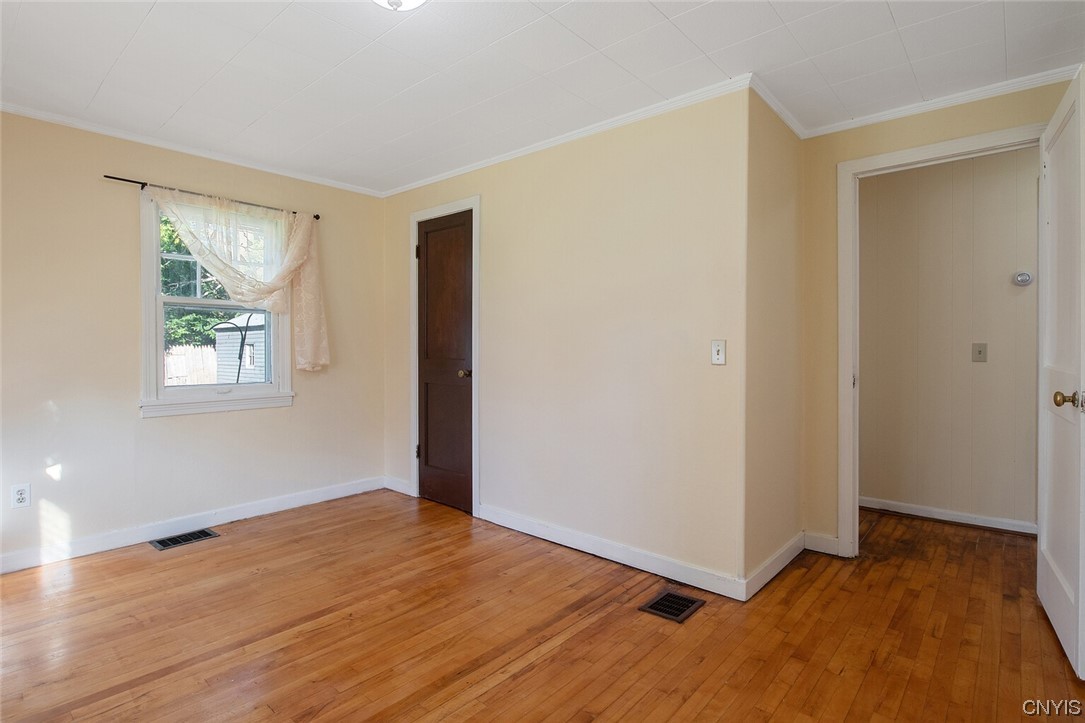 132 Ruth Avenue Syracuse, NY 13210 - Photo 18 of 36