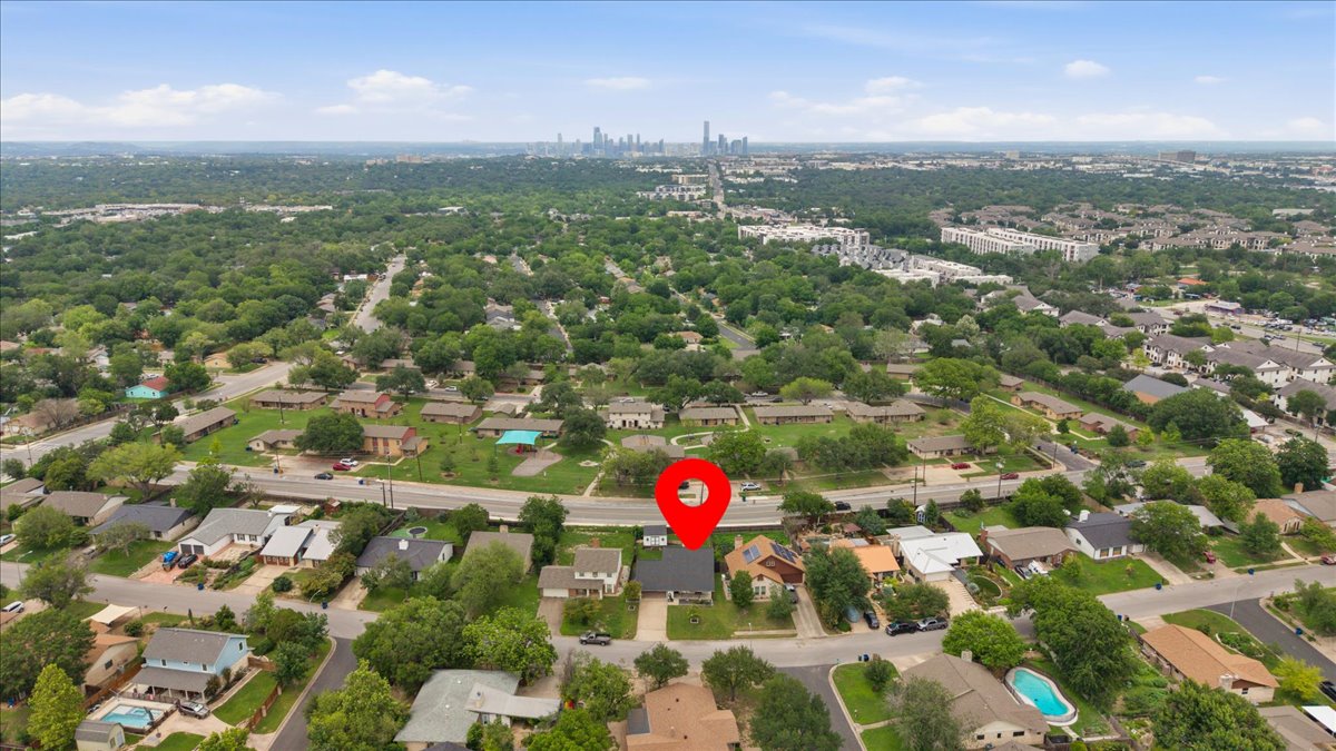 208 Skyloop Drive Austin, TX 78745 - Photo 30 of 34 Prime South Austin location just minutes from Downtown Austin, South Congress, shopping, dining, and entertainment.