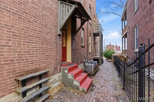 $425,000 | 2316 South 9th Street, St. Louis, MO 63104