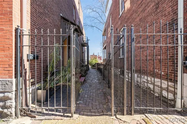 $425,000 | 2316 South 9th Street, St. Louis, MO 63104