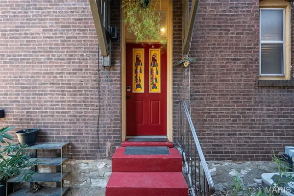 $425,000 | 2316 South 9th Street, St. Louis, MO 63104