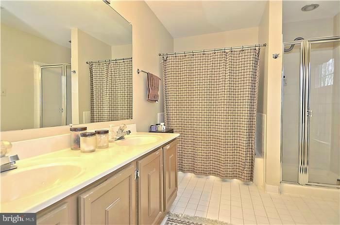 10824 Game Preserve Road Gaithersburg, MD 20879 - Photo 15 of 30 Bath (Master)