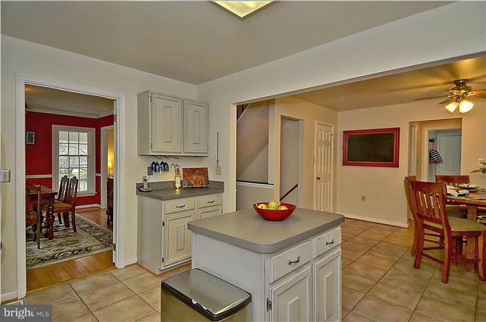 10824 Game Preserve Road Gaithersburg, MD 20879 - Photo 10 of 30 Kitchen