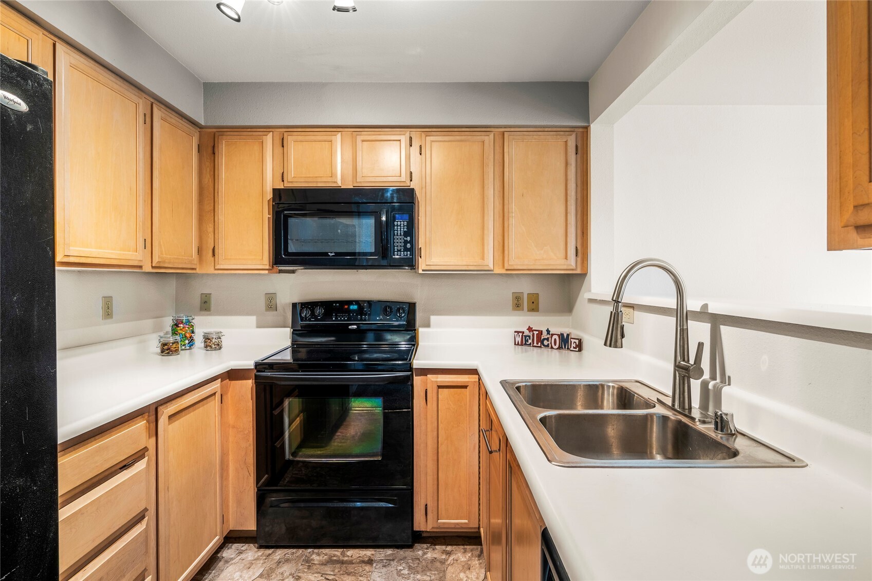 927 132nd Street Southwest, Unit C2 Everett, WA 98204 - Photo 9 of 39