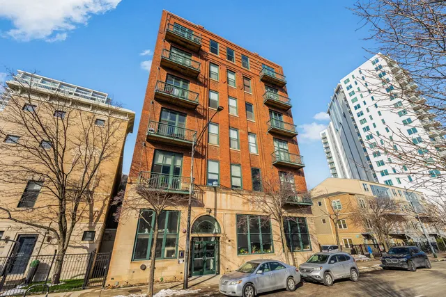 $414,000 | 1632 South Indiana Avenue, Unit 302, Chicago, IL 60616