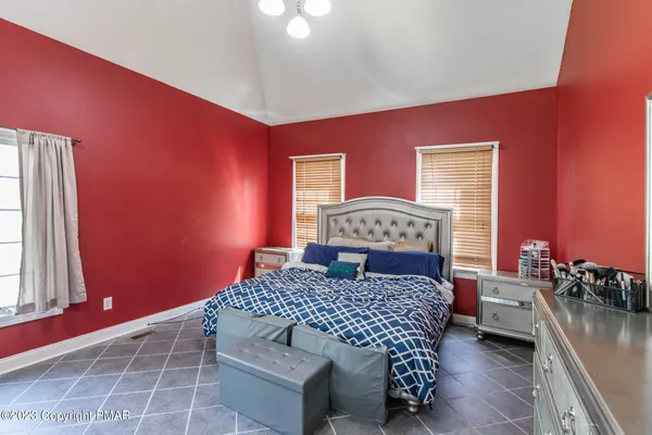 $775,000 | 353 Great Bear Way Road, East Stroudsburg, PA 18302