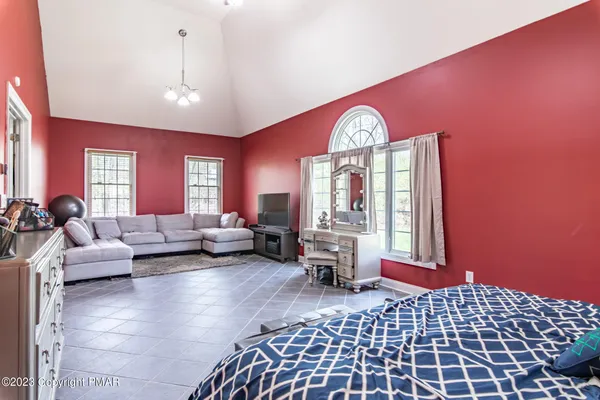 $775,000 | 353 Great Bear Way Road, East Stroudsburg, PA 18302