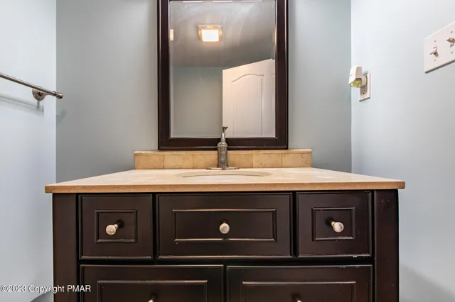 $775,000 | 353 Great Bear Way Road, East Stroudsburg, PA 18302