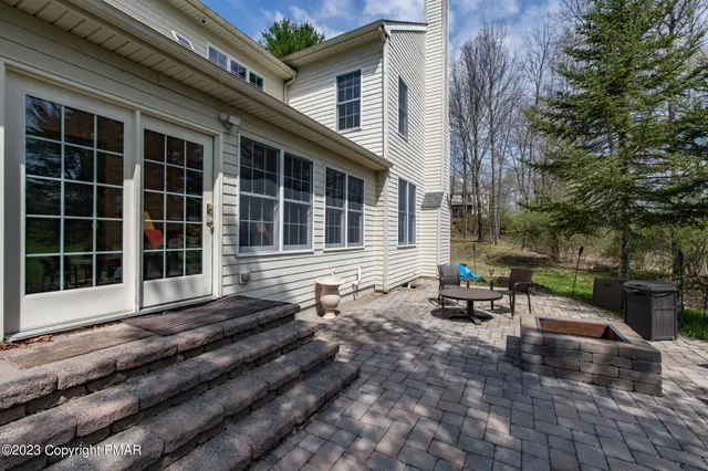 $775,000 | 353 Great Bear Way Road, East Stroudsburg, PA 18302