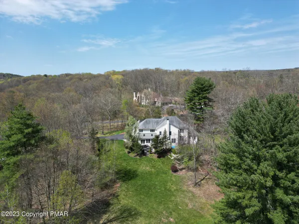$775,000 | 353 Great Bear Way Road, East Stroudsburg, PA 18302