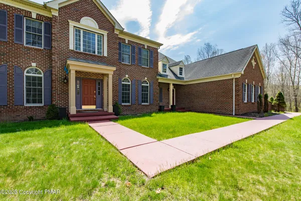 $775,000 | 353 Great Bear Way Road, East Stroudsburg, PA 18302