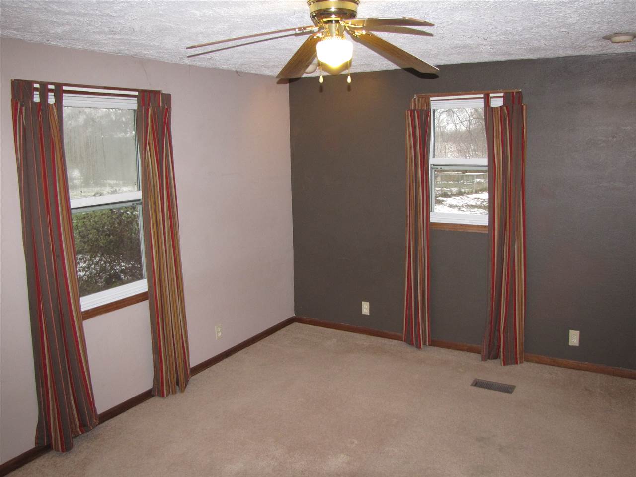 3634 Rotary Road Rockford, IL 61109 - Photo 12 of 18 an empty room with windows and fan
