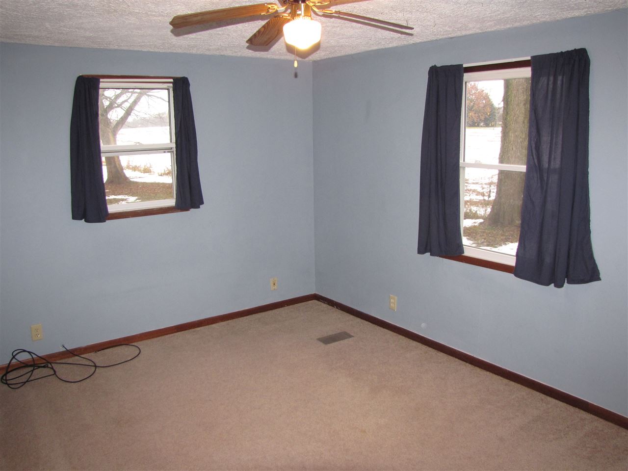 3634 Rotary Road Rockford, IL 61109 - Photo 13 of 18 an empty room with windows and fan