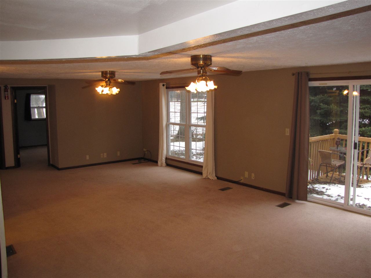 3634 Rotary Road Rockford, IL 61109 - Photo 7 of 18 a view of a livingroom with a fireplace