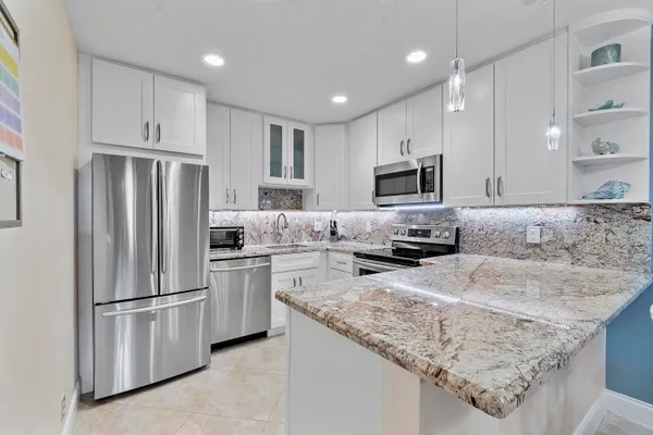 $6,000 | 250 South Ocean Boulevard, Unit 274, Delray Beach, FL 33483