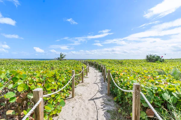 $6,000 | 250 South Ocean Boulevard, Unit 274, Delray Beach, FL 33483