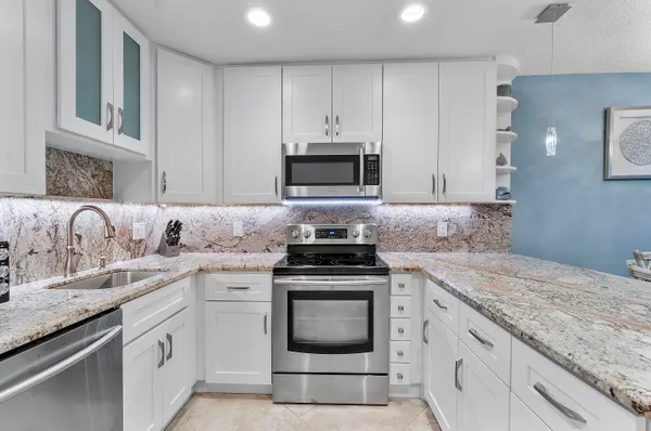 $6,000 | 250 South Ocean Boulevard, Unit 274, Delray Beach, FL 33483