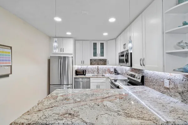 $6,000 | 250 South Ocean Boulevard, Unit 274, Delray Beach, FL 33483