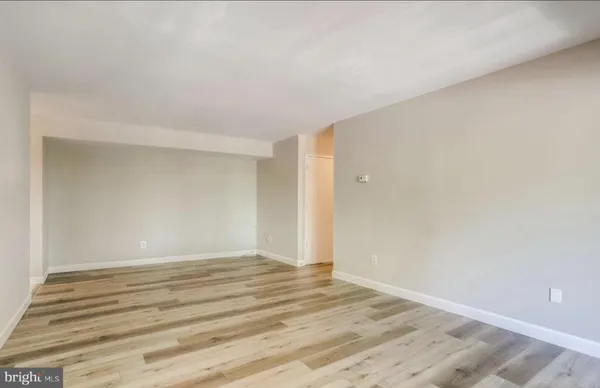 $2,300 | 527 Florida Avenue, Unit 104, Herndon, VA 20170