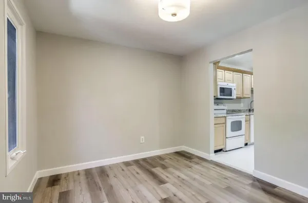 $2,300 | 527 Florida Avenue, Unit 104, Herndon, VA 20170