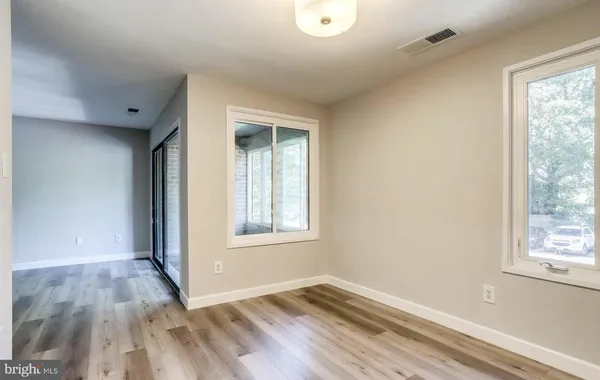 $2,300 | 527 Florida Avenue, Unit 104, Herndon, VA 20170