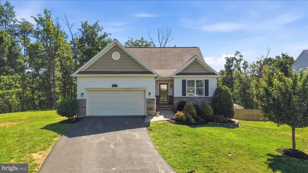 $569,900 | 127 Auburn Hill Court, Stephens City, VA 22655