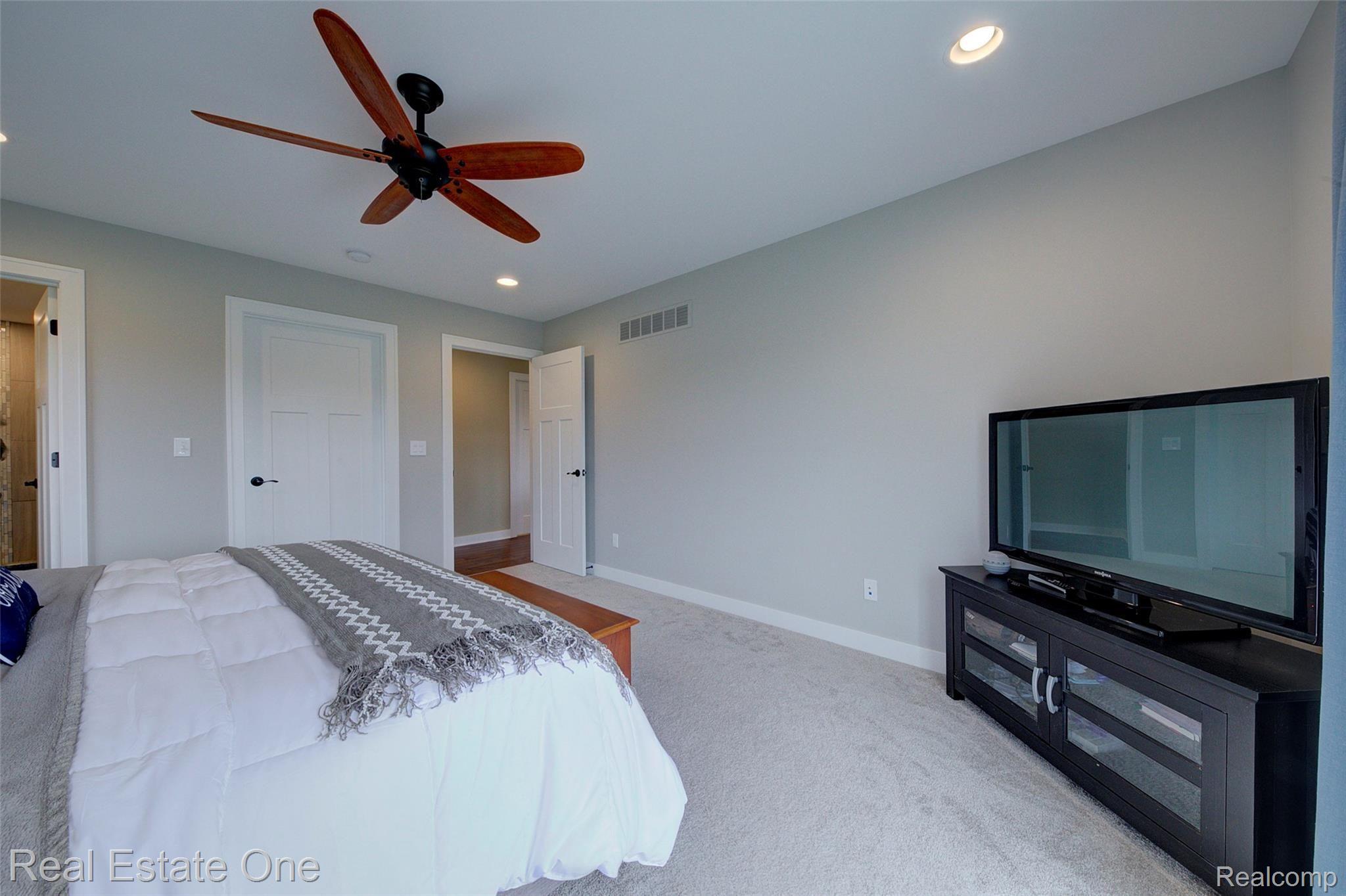 2746 Clivedon Road Howell, MI 48843 - Photo 28 of 61 4H8A6248_49_50.jpg
