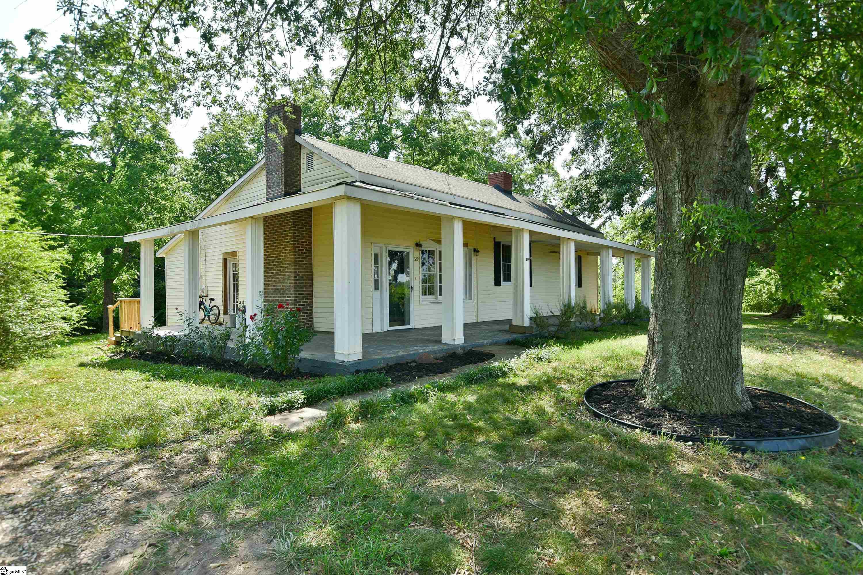 329 Aiken Road Woodruff, SC 29388 - Photo 2 of 24